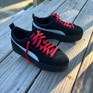 PUMA suede  platform sneakers size 10 / black